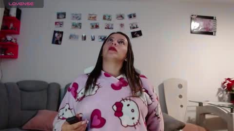 Snapshot of kattie_love chatting on 01/20/25, 03:37 kattie online show from 01/20/25, 03:37