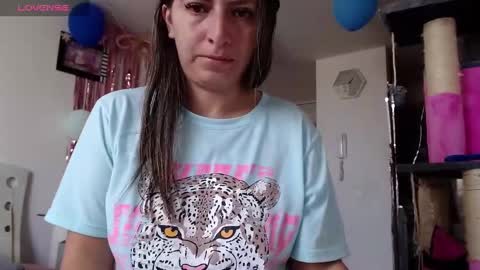 Snapshot of kattie_love chatting on 02/18/25, 02:06 kattie online show from 02/18/25, 02:06