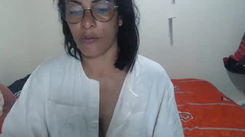 Snapshot of kattleyagray chatting on 10/19/25, 01:23 KattleyaGrey online show from 10/19/25, 01:23