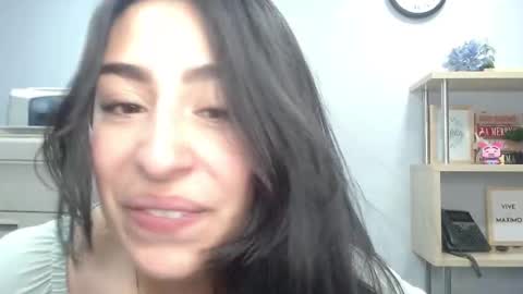 katty_love01 online show from 09/17/25, 03:35