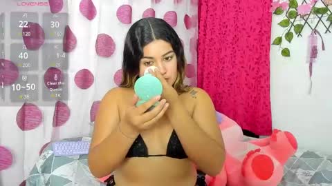Snapshot of kattybeeckxxx chatting on 01/24/25, 11:04 kattybeeckxxx online show from 01/24/25, 11:04