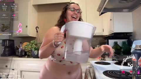 Snapshot of katxxgolding chatting on 09/26/25, 07:40 Princesse Kat  online show from 09/26/25, 07:40