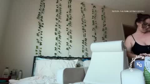 Snapshot of katxxgolding chatting on 06/24/26, 12:42 Princesse Kat online show from 06/24/26, 12:42