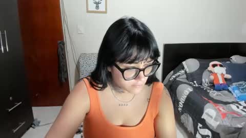 Snapshot of katy_bello chatting on 11/25/25, 04:34 katy online show from 11/25/25, 04:34