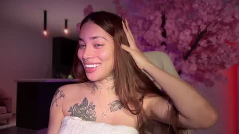 Snapshot of katy_monrroy chatting on 02/01/25, 01:02 Emily online show from 02/01/25, 01:02