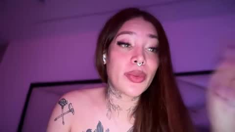 Snapshot of katy_monrroy chatting on 02/18/25, 08:38 Emily online show from 02/18/25, 08:38