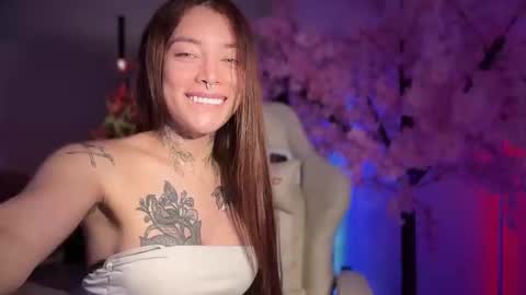 Snapshot of katy_monrroy chatting on 02/20/25, 02:29 Emily online show from 02/20/25, 02:29