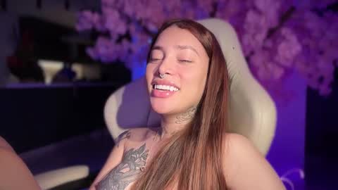 Snapshot of katy_monrroy chatting on 02/22/25, 01:55 Emily online show from 02/22/25, 01:55