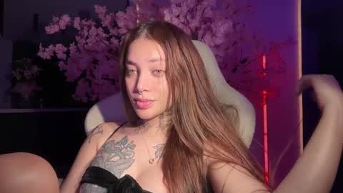 Snapshot of katy_monrroy chatting on 02/27/25, 02:21 Emily online show from 02/27/25, 02:21