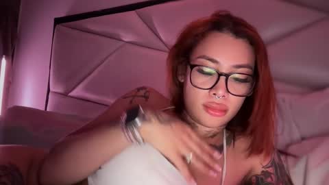 Snapshot of katy_monrroy chatting on 09/24/25, 11:52 Emily online show from 09/24/25, 11:52