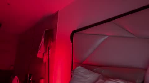 Snapshot of katy_monrroy chatting on 10/12/25, 12:53 Emily online show from 10/12/25, 12:53