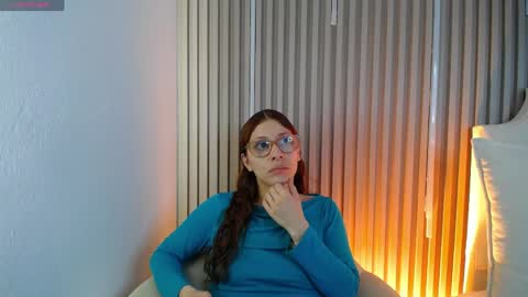 Snapshot of katy_van chatting on 05/24/26, 08:36 Katy Van online show from 05/24/26, 08:36