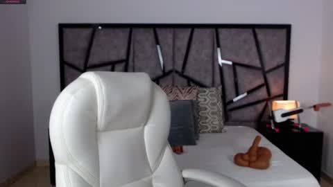 Katya Ruiz online show from 01/16/25, 04:17