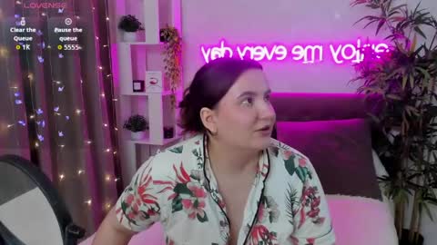 Snapshot of katyaneilson chatting on 04/23/26, 12:29 Kate online show from 04/23/26, 12:29