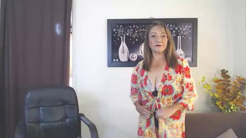 Snapshot of katye_milf1 chatting on 01/13/26, 01:05 Mrs. Katie online show from 01/13/26, 01:05