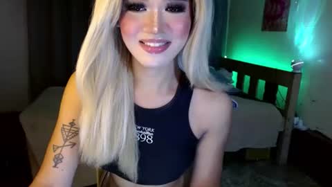 Snapshot of katykiat chatting on 02/16/25, 02:10 katykiat online show from 02/16/25, 02:10