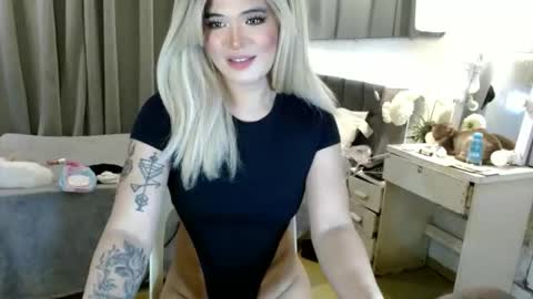 Snapshot of katykiat chatting on 04/10/26, 11:42 katykiat online show from 04/10/26, 11:42