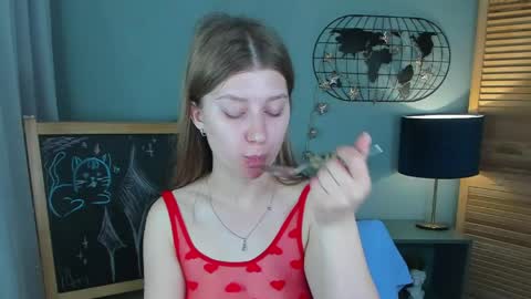 Snapshot of katymeaw chatting on 05/11/26, 01:33 katymeaw online show from 05/11/26, 01:33
