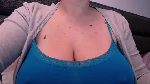 Snapshot of katynextdoor chatting on 12/14/24, 06:35 Katy online show from 12/14/24, 06:35