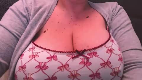 Snapshot of katynextdoor chatting on 01/25/25, 08:42 Katy online show from 01/25/25, 08:42