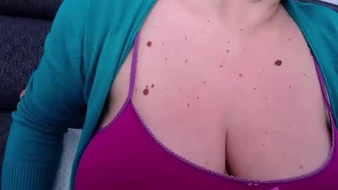 Snapshot of katynextdoor chatting on 02/17/25, 09:24 Katy online show from 02/17/25, 09:24