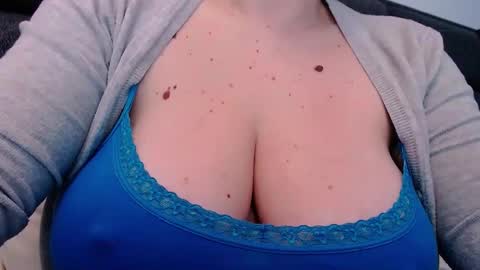 Snapshot of katynextdoor chatting on 03/08/25, 07:27 Katy online show from 03/08/25, 07:27