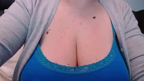 Snapshot of katynextdoor chatting on 03/11/25, 05:49 Katy online show from 03/11/25, 05:49