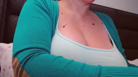 Snapshot of katynextdoor chatting on 10/21/25, 05:08 Katy online show from 10/21/25, 05:08