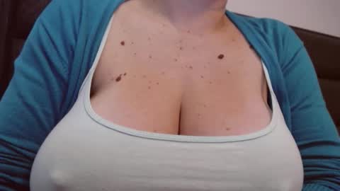 Snapshot of katynextdoor chatting on 10/24/25, 04:53 Katy online show from 10/24/25, 04:53