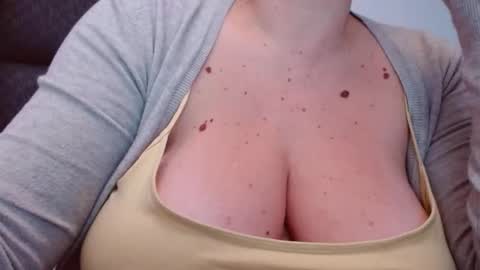 Snapshot of katynextdoor chatting on 10/29/25, 06:26 Katy online show from 10/29/25, 06:26