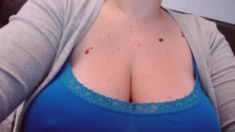 Snapshot of katynextdoor chatting on 10/30/25, 06:37 Katy online show from 10/30/25, 06:37