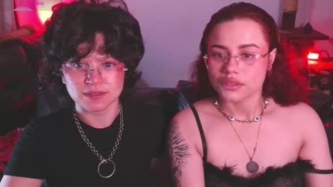 Snapshot of katyxxx_043 chatting on 12/23/25, 01:47 katyxxx_043 online show from 12/23/25, 01:47