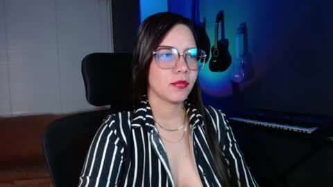 Snapshot of kay_avrill chatting on 02/14/25, 03:22 Kay online show from 02/14/25, 03:22