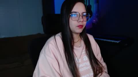 Snapshot of kay_avrill chatting on 03/04/25, 06:15 Kay online show from 03/04/25, 06:15