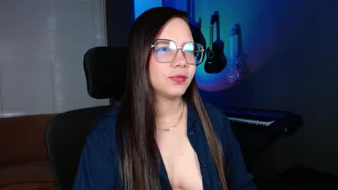 Snapshot of kay_avrill chatting on 09/19/25, 03:34 Kay online show from 09/19/25, 03:34