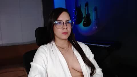 Kay online show from 02/05/26, 01:43