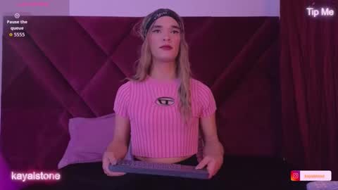 Cattleya stone online show from 01/14/26, 07:14