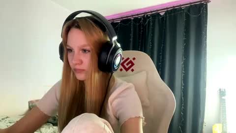 Amia online show from 04/18/26, 05:17