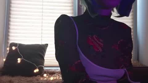 Kayla online show from 09/17/25, 12:18