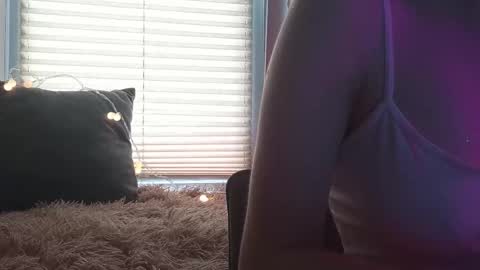 Kayla online show from 09/18/25, 12:18