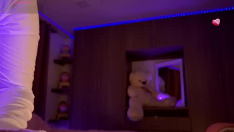 Snapshot of kaylacollins1 chatting on 03/08/25, 12:44 Kayla  online show from 03/08/25, 12:44