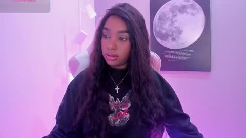 Snapshot of kaylaprince_ chatting on 10/29/25, 01:35 kaylaprince_ online show from 10/29/25, 01:35