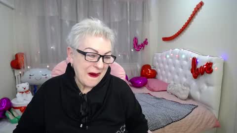 kaylesmoll online show from 02/11/25, 11:12