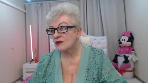 kaylesmoll online show from 04/22/26, 06:53