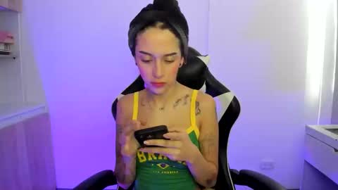 Snapshot of kaylie_xxx chatting on 05/04/26, 08:49 kaylie online show from 05/04/26, 08:49
