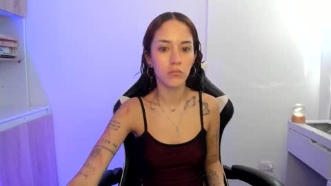 Snapshot of kaylie_xxx chatting on 05/19/26, 07:20 kaylie online show from 05/19/26, 07:20