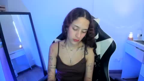 Snapshot of kaylie_xxx chatting on 06/12/26, 05:34 kaylie online show from 06/12/26, 05:34