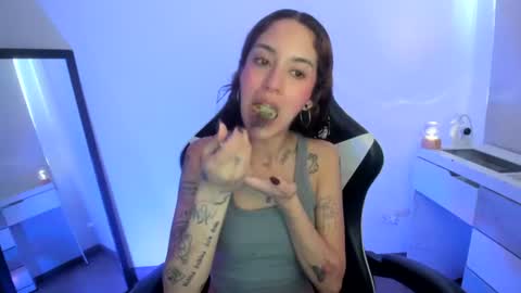 Snapshot of kaylie_xxx chatting on 06/16/26, 07:27 kaylie online show from 06/16/26, 07:27