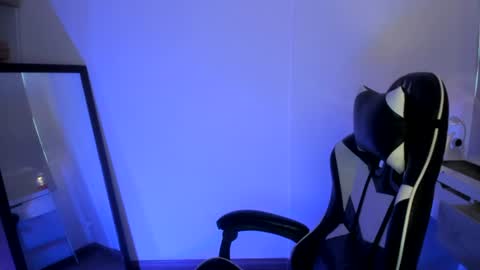 Snapshot of kaylie_xxx chatting on 07/10/26, 10:34 kaylie online show from 07/10/26, 10:34