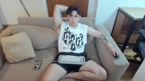 Snapshot of kaynn_b chatting on 02/05/25, 01:04 kaynn_b online show from 02/05/25, 01:04